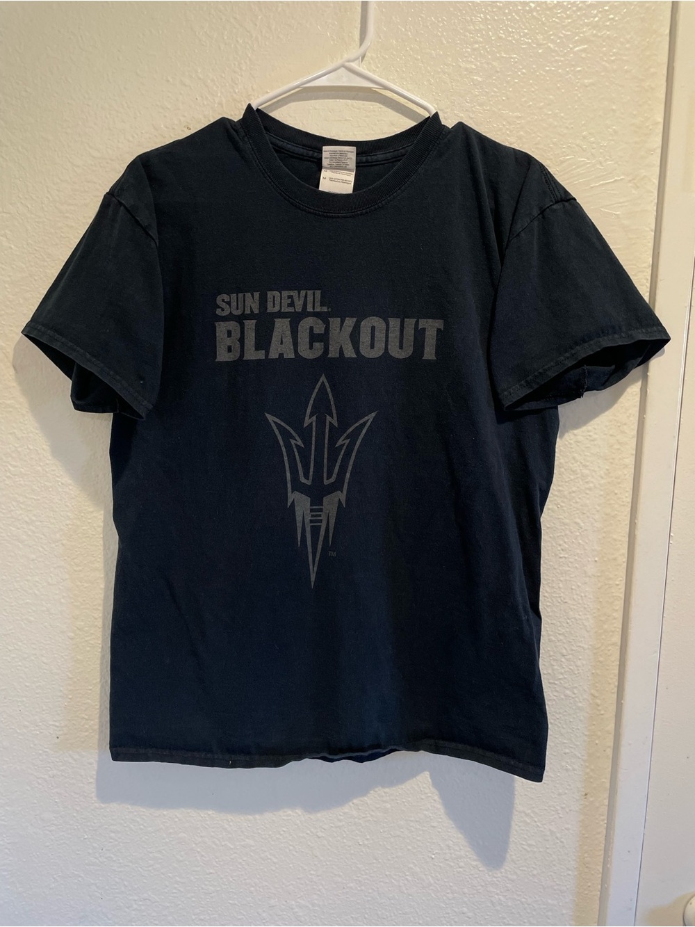 ASU Sun Devils Blackout T-Shirt Mens M • Gildan Tonal Pitchfork Graphic Tee